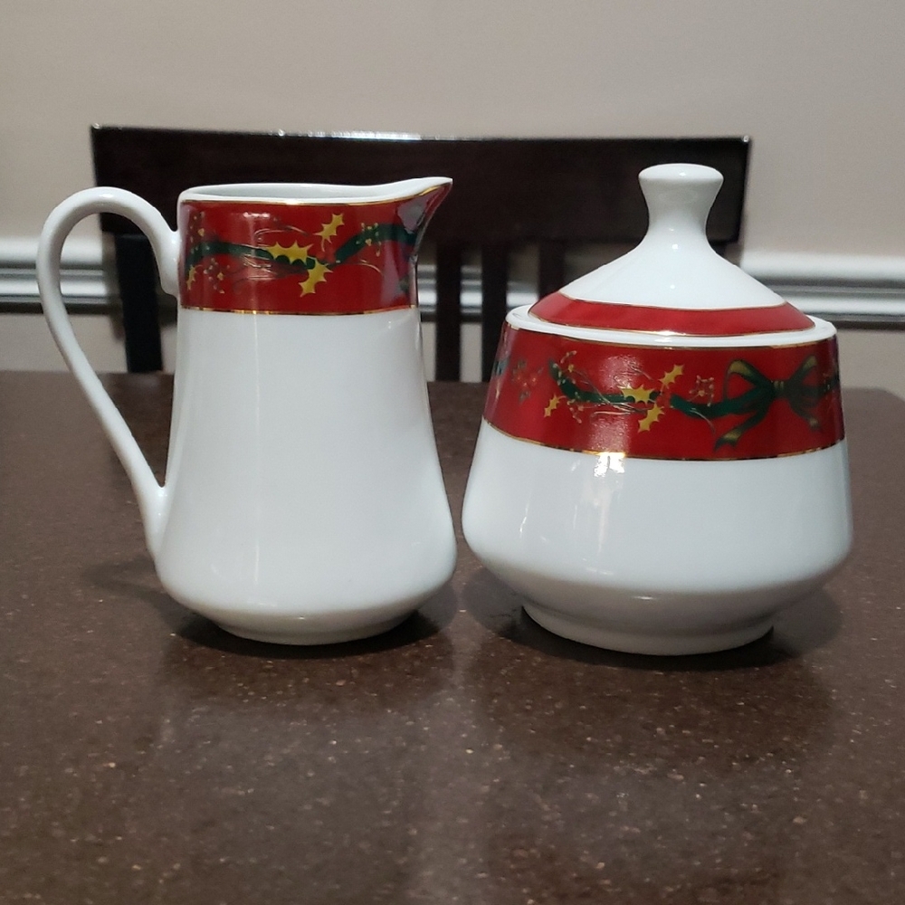 🌲Vintage Royal Heritage Collection Christmas Berry Red China Sugar Bowl Creamer
